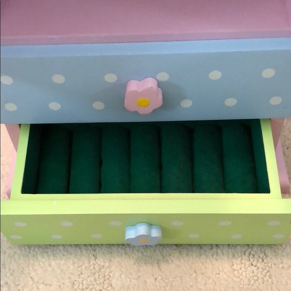 **SOLD** EUC BUNDLE OF JEWELY BOX + JEWELRY - Picture 6 of 8